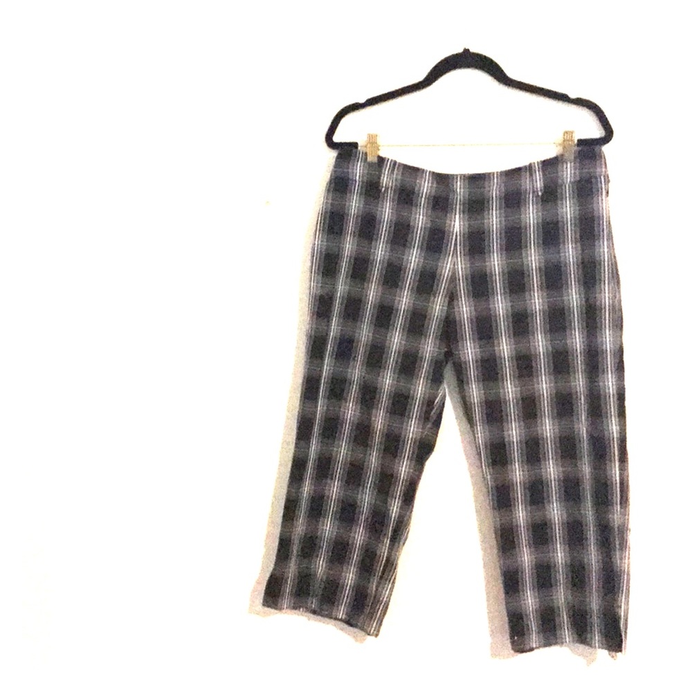 White House black market, size 12 capris